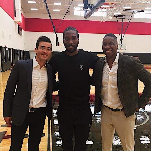 太阳报：麦克托米奈领意甲最佳球员奖，被女友透视着装抢风头（太阳报：麦克托米奈加冕意甲最佳，女友透视造型抢尽风头）