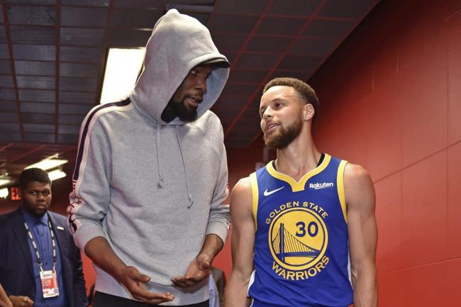 国脚连续射门被封堵仍不气馁（射门接连被挡，国脚斗志不减）