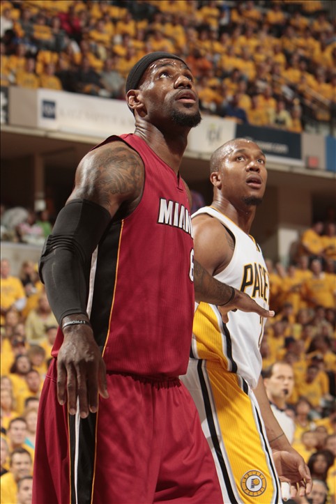 全网首发，足球纪录电影《决战梭鱼湾》明日12：00登陆爱奇艺（明日12：00，足球纪录电影《决战梭鱼湾》全网首发，上线爱奇艺）