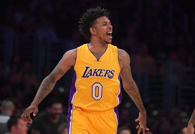 帕潘夸赞吉鲁：他不仅能进球还能防守，甚至还能客串门将（帕潘盛赞吉鲁：能进能防，还能客串门将）